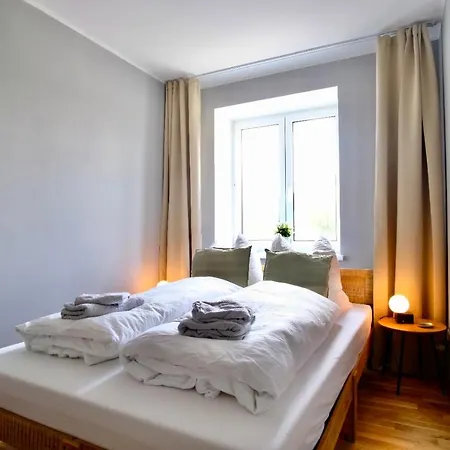 4-room Luxury - Close To Station, Free Parking, Kitchen *